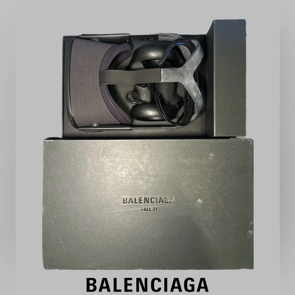 RARE Balenciaga Fall 21 Oculus VR